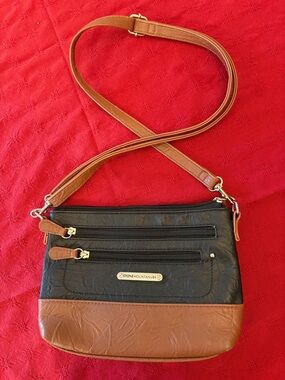 Stone Mountain Accessories Black and Brown Bonded Leather Crossbody Bag